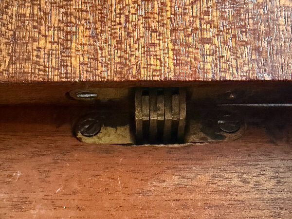 Broken hinge from the bar section